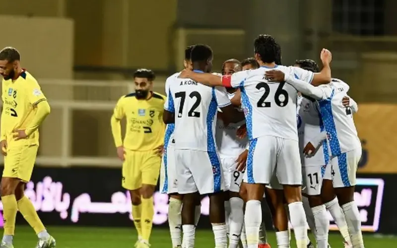 بن رحمة يمنح نيوم الأفضلية على الحزم في الشوط الأول بالدوري السعودي